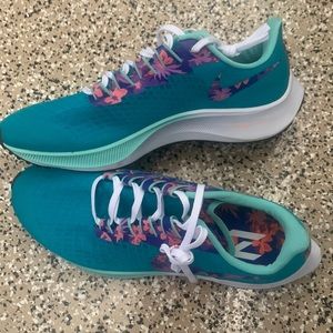 Ladies running shoes, size 11